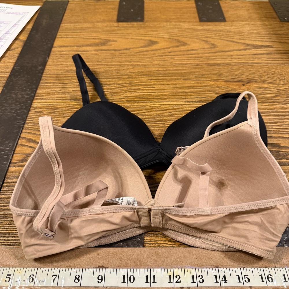 U12 - Warner's Black and Tan Bra Set - Picture 2 of 5